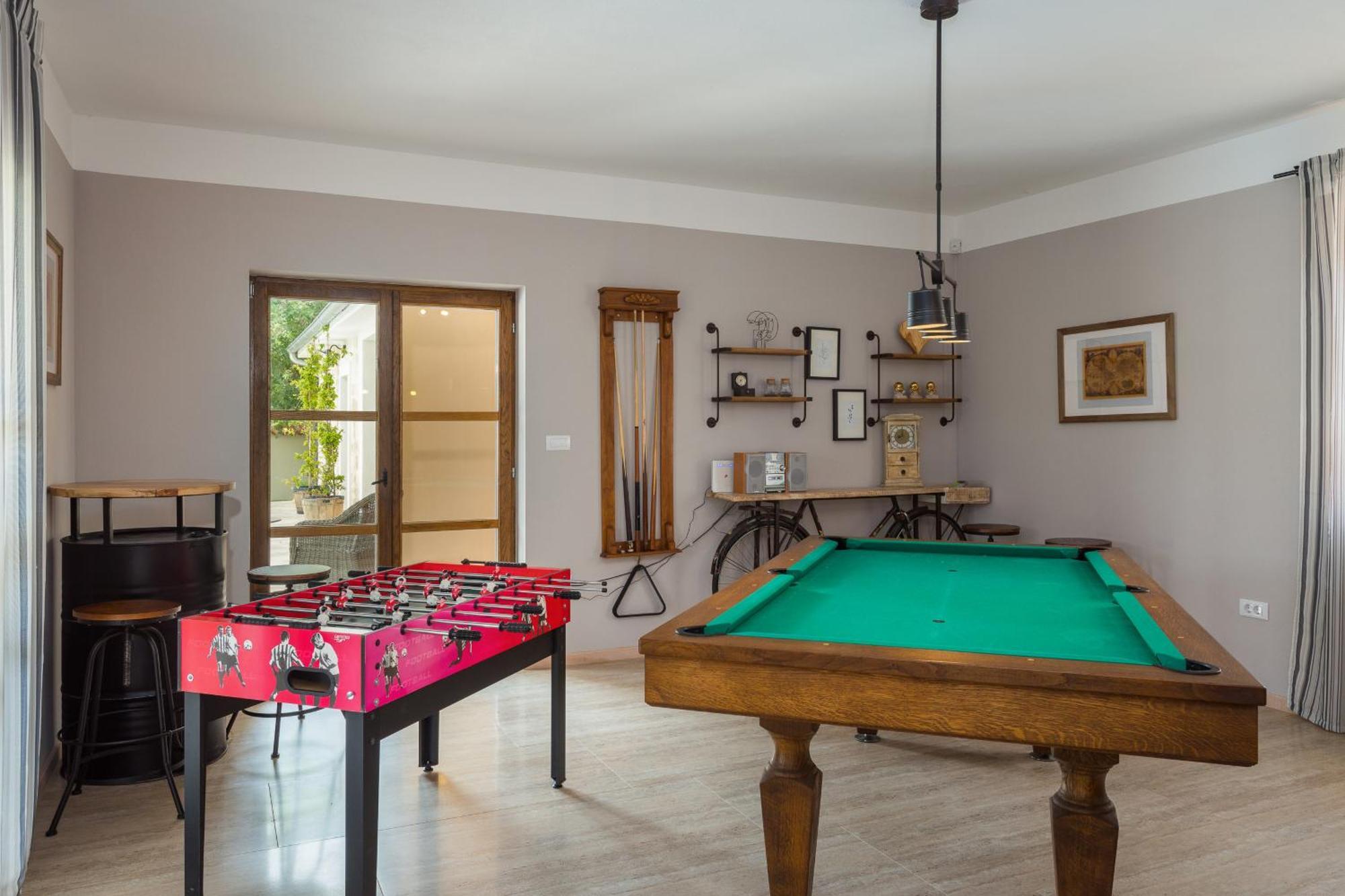 Villa Cirka In Central Istria For 14 Persons With Pool Heating & Pool Table Svetvincenat Exterior photo
