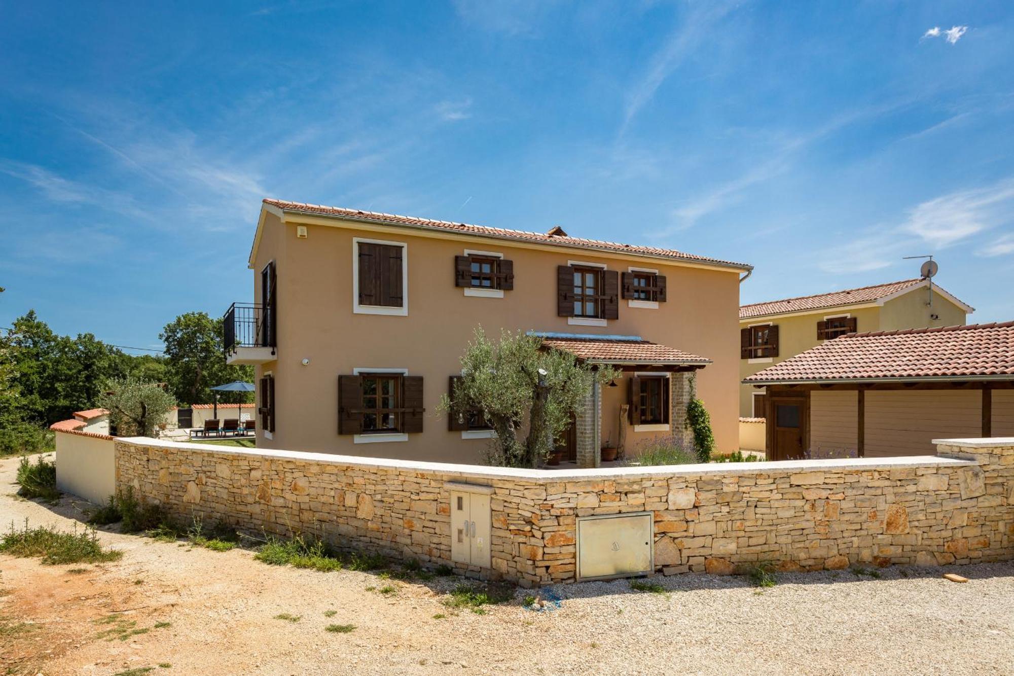 Villa Cirka In Central Istria For 14 Persons With Pool Heating & Pool Table Svetvincenat Exterior photo