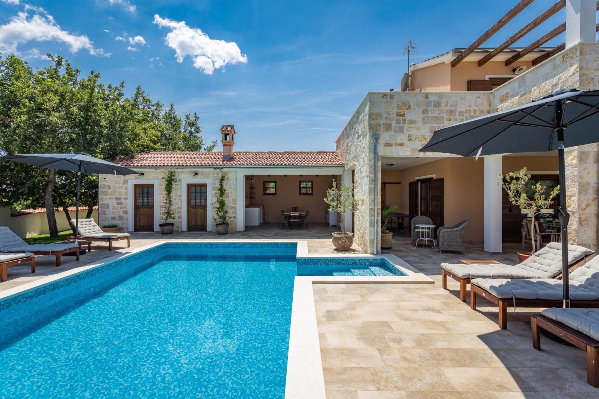 Villa Cirka In Central Istria For 14 Persons With Pool Heating & Pool Table Svetvincenat Exterior photo