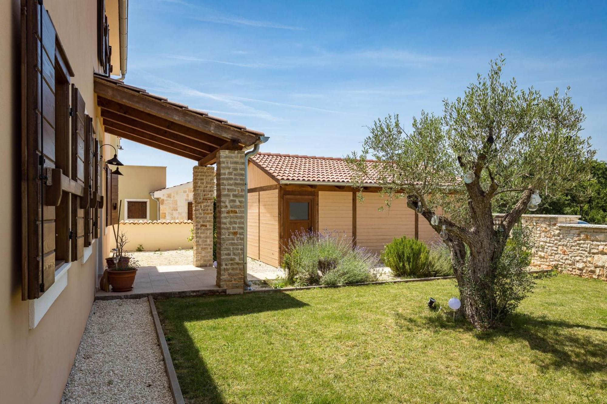 Villa Cirka In Central Istria For 14 Persons With Pool Heating & Pool Table Svetvincenat Exterior photo