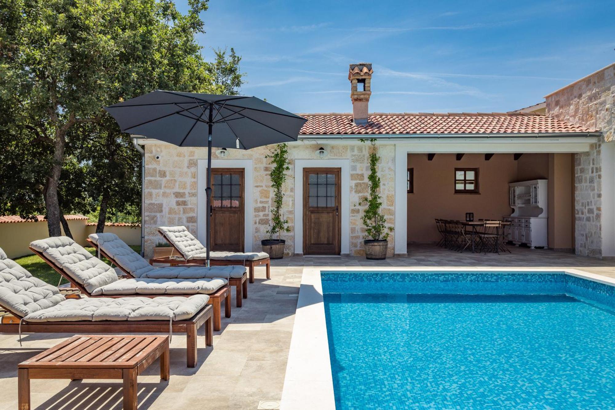 Villa Cirka In Central Istria For 14 Persons With Pool Heating & Pool Table Svetvincenat Exterior photo